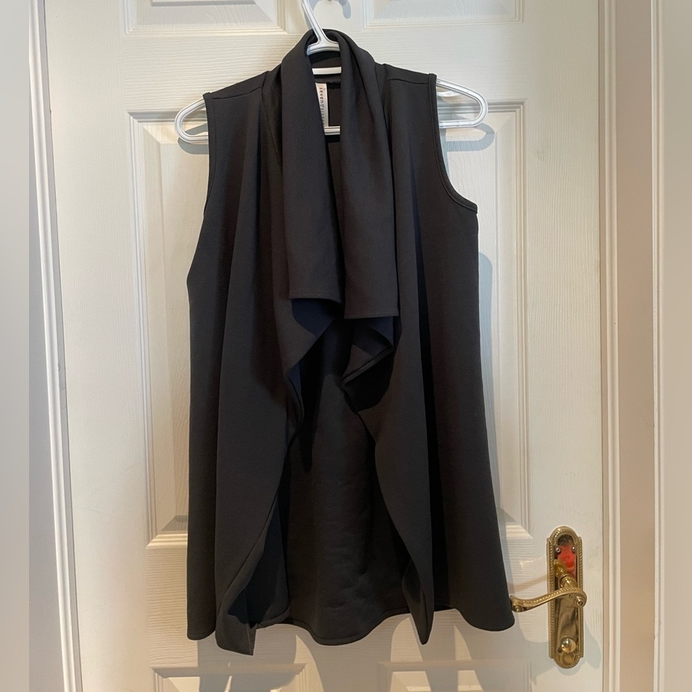 Sleeveless cardigan
